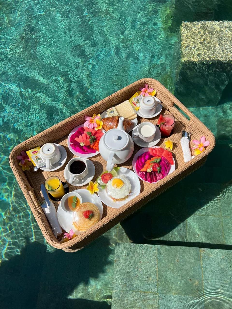 D'Avera Villa Canggu Buitenkant foto